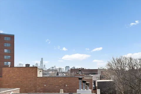 $1,100,000 | 2727 North Kenmore Avenue, Unit 3, Chicago, IL 60614