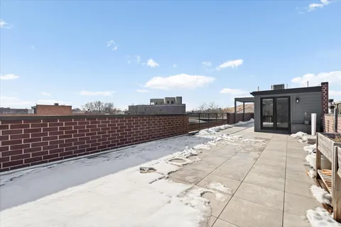 $1,100,000 | 2727 North Kenmore Avenue, Unit 3, Chicago, IL 60614