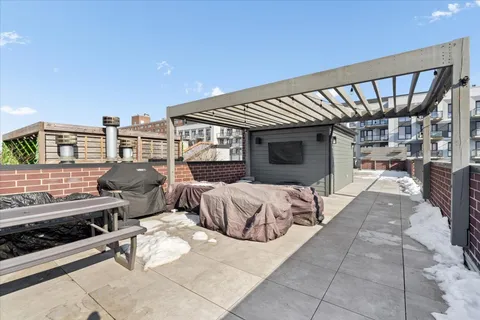 $1,100,000 | 2727 North Kenmore Avenue, Unit 3, Chicago, IL 60614