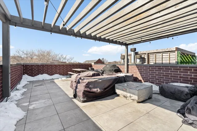 $1,100,000 | 2727 North Kenmore Avenue, Unit 3, Chicago, IL 60614