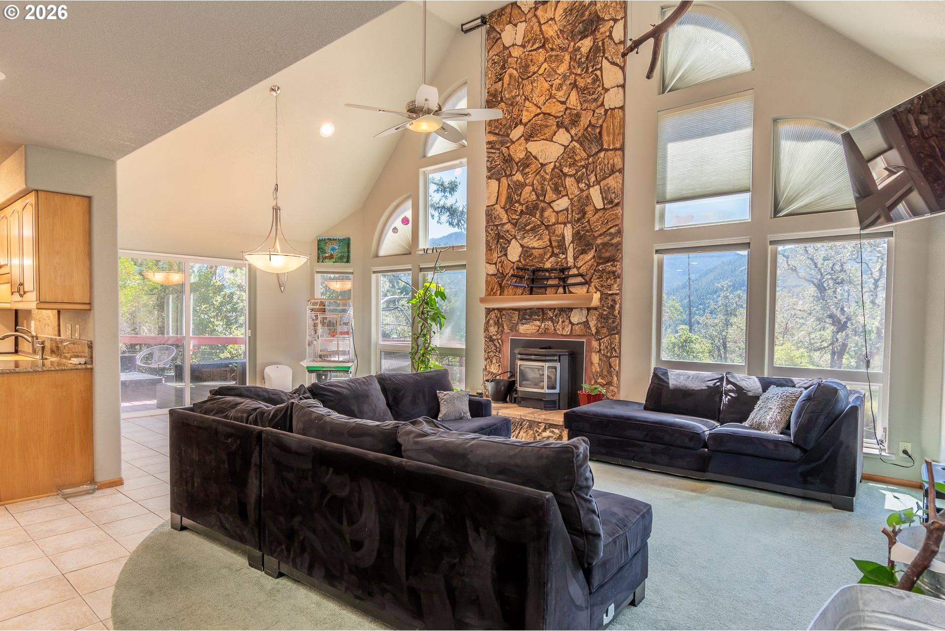 1265 Evergreen Ridge Road Riddle, OR 97469 - Photo 3 of 47 Gallery Image 3