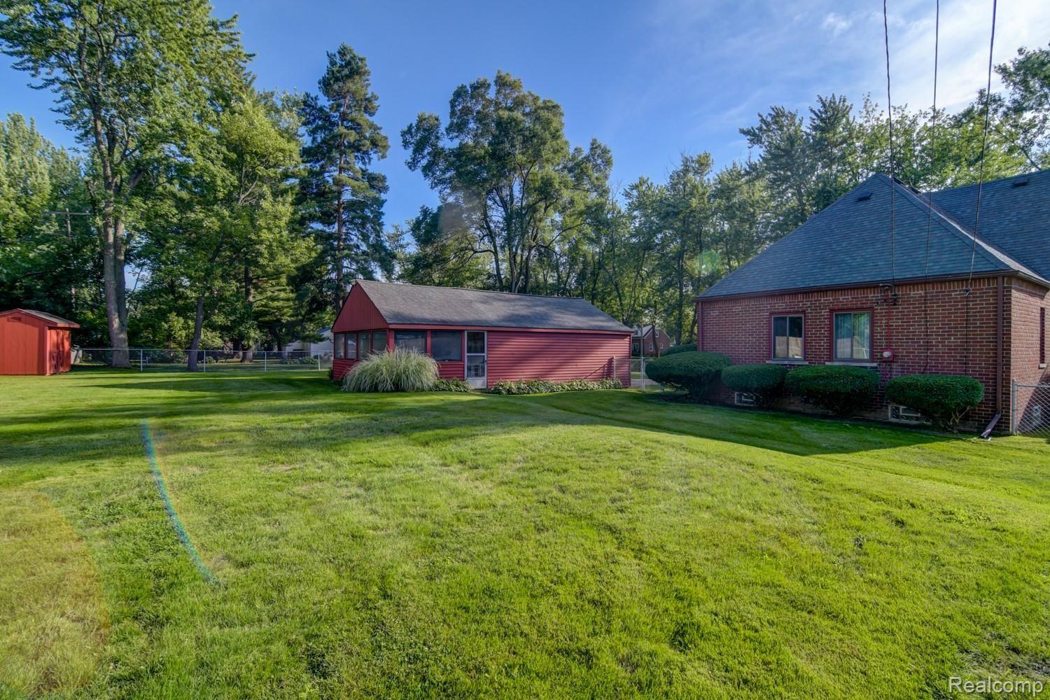 311 Dover Road Waterford, MI 48328 - Photo 41 of 67 311 Dover Exterior-10.jpg