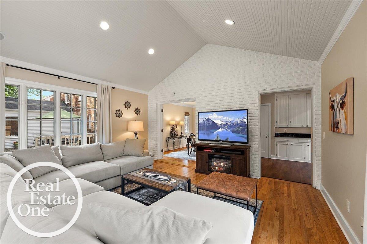 305 Moran Road Grosse Pointe, MI 48236 - Photo 16 of 45