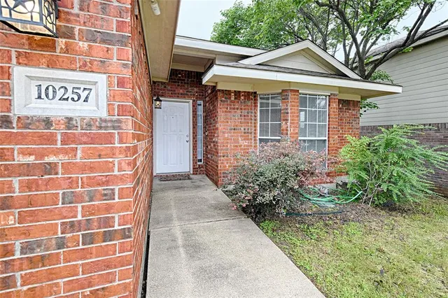 $2,100 | 10257 Tustin Terrace, Fort Worth, TX 76108