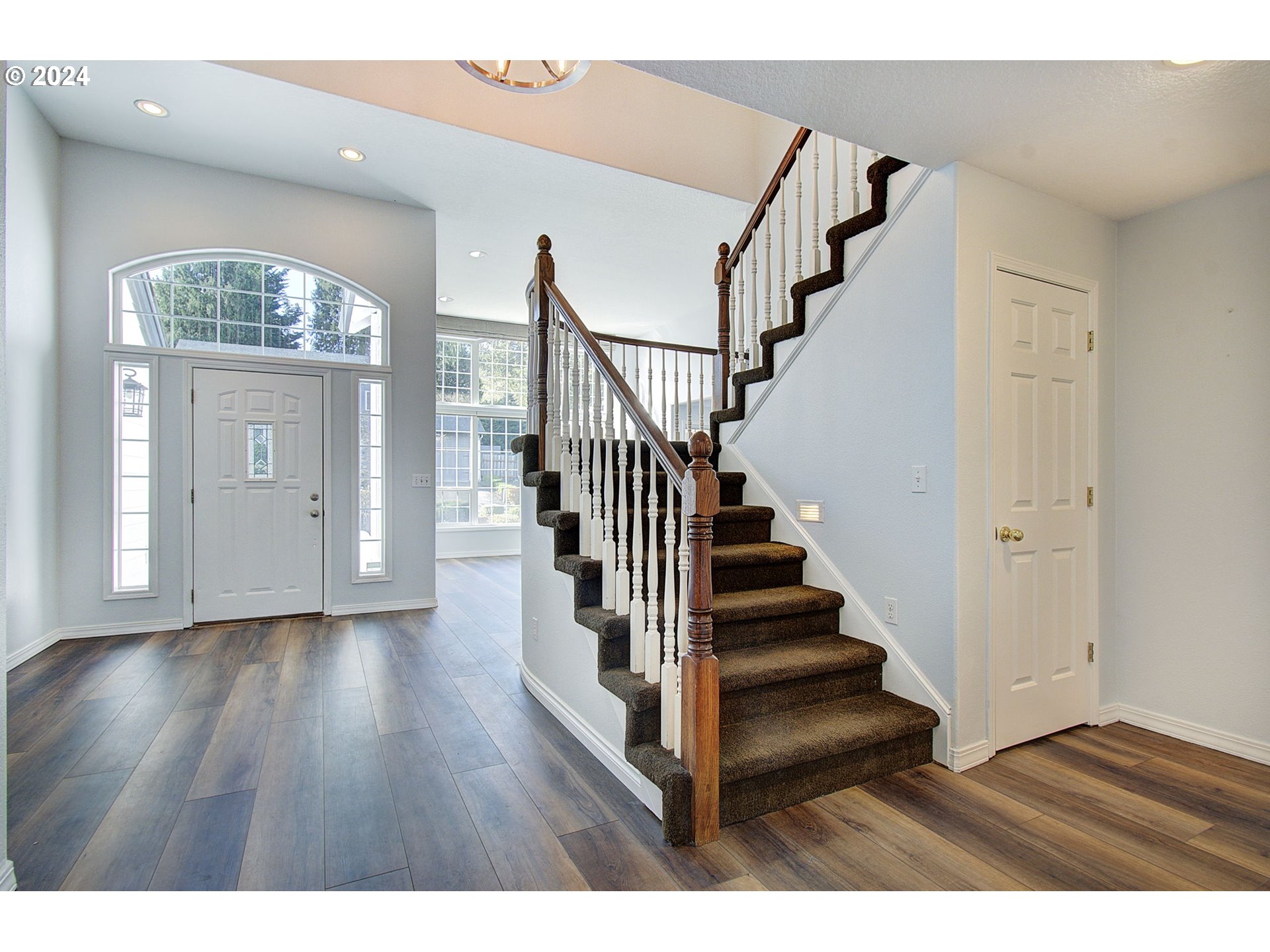 2414 Northeast 165th Street Ridgefield, WA 98642 - Photo 6 of 48 Entrance/Foyer