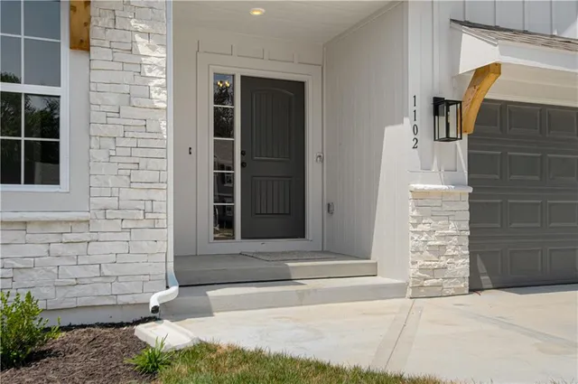 $449,900 | 1102 Noah's Lane, Kearney, MO 64060