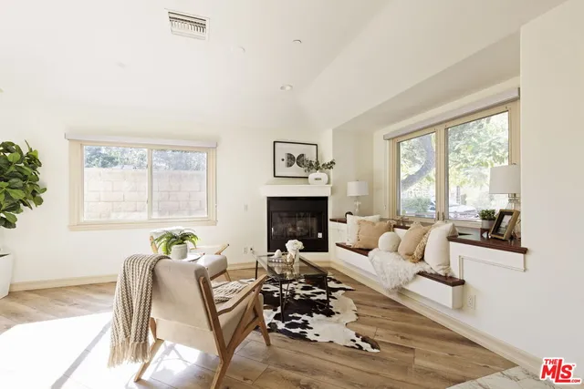 $899,000 | 272 North Chester Avenue, Unit 101, Pasadena, CA 91106