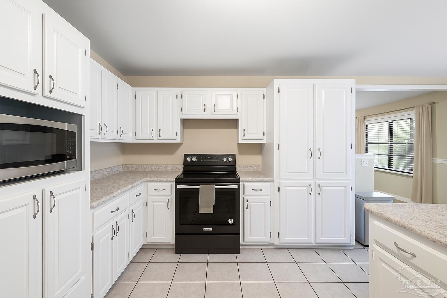 3219 Windmill Circle Cantonment, FL 32533 - Photo 4 of 31