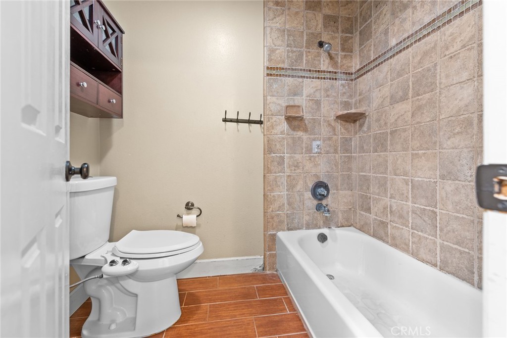 3208 Gibraltar Dr. Riverside, CA 92506 - Photo 25 of 37 a bathroom with a toilet and a bathtub