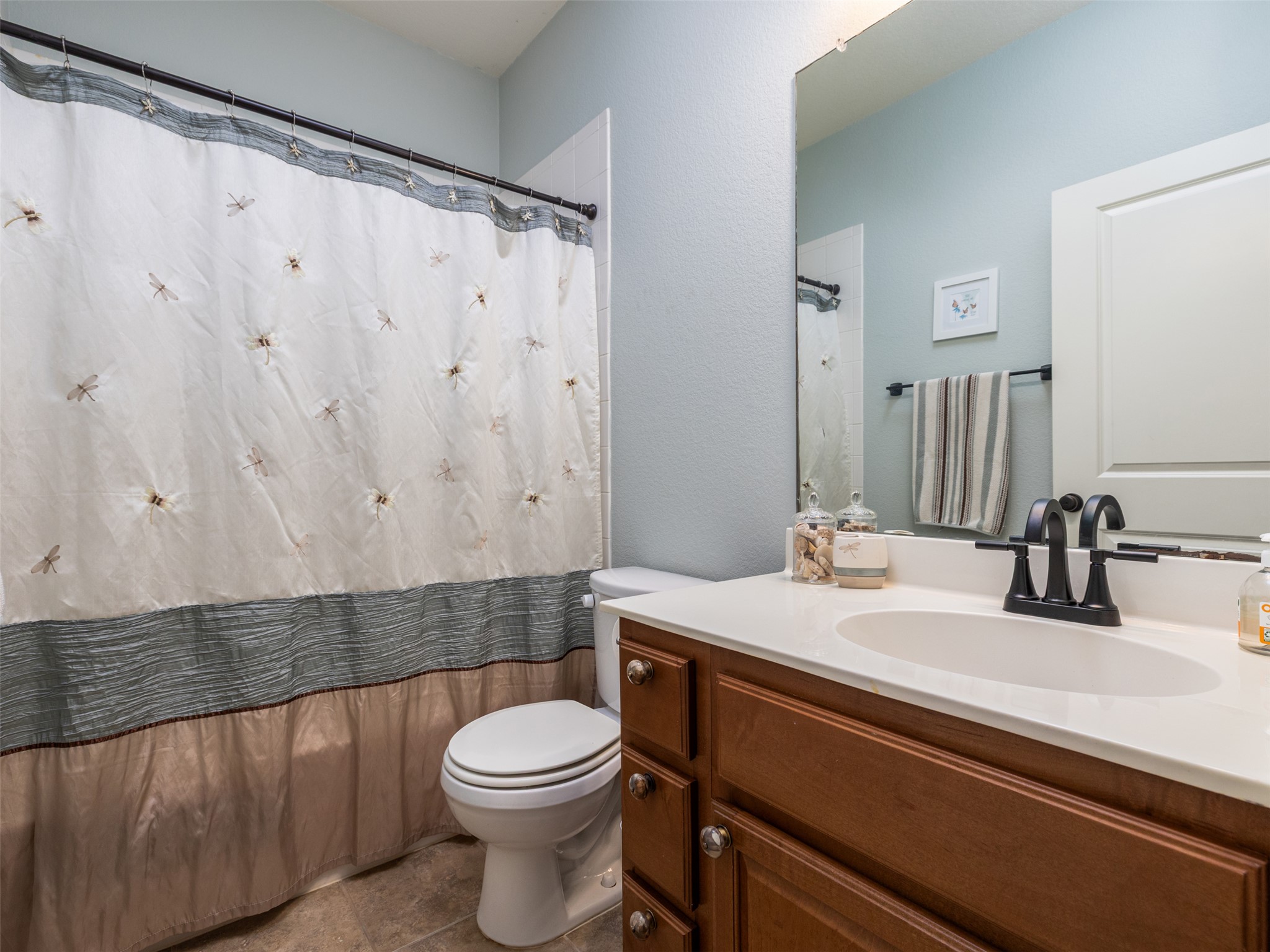 201 Sycamore Street Georgetown, TX 78633 - Photo 8 of 30 Downstairs full bath