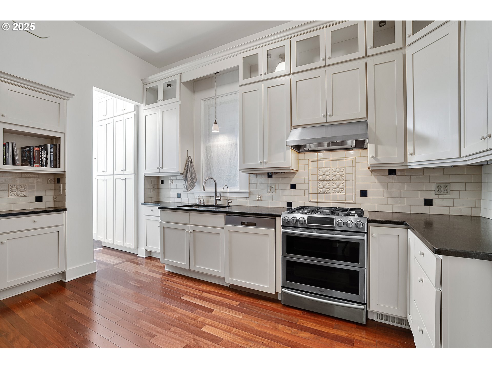 2373 Northwest Johnson Street Portland, OR 97210 - Photo 12 of 48