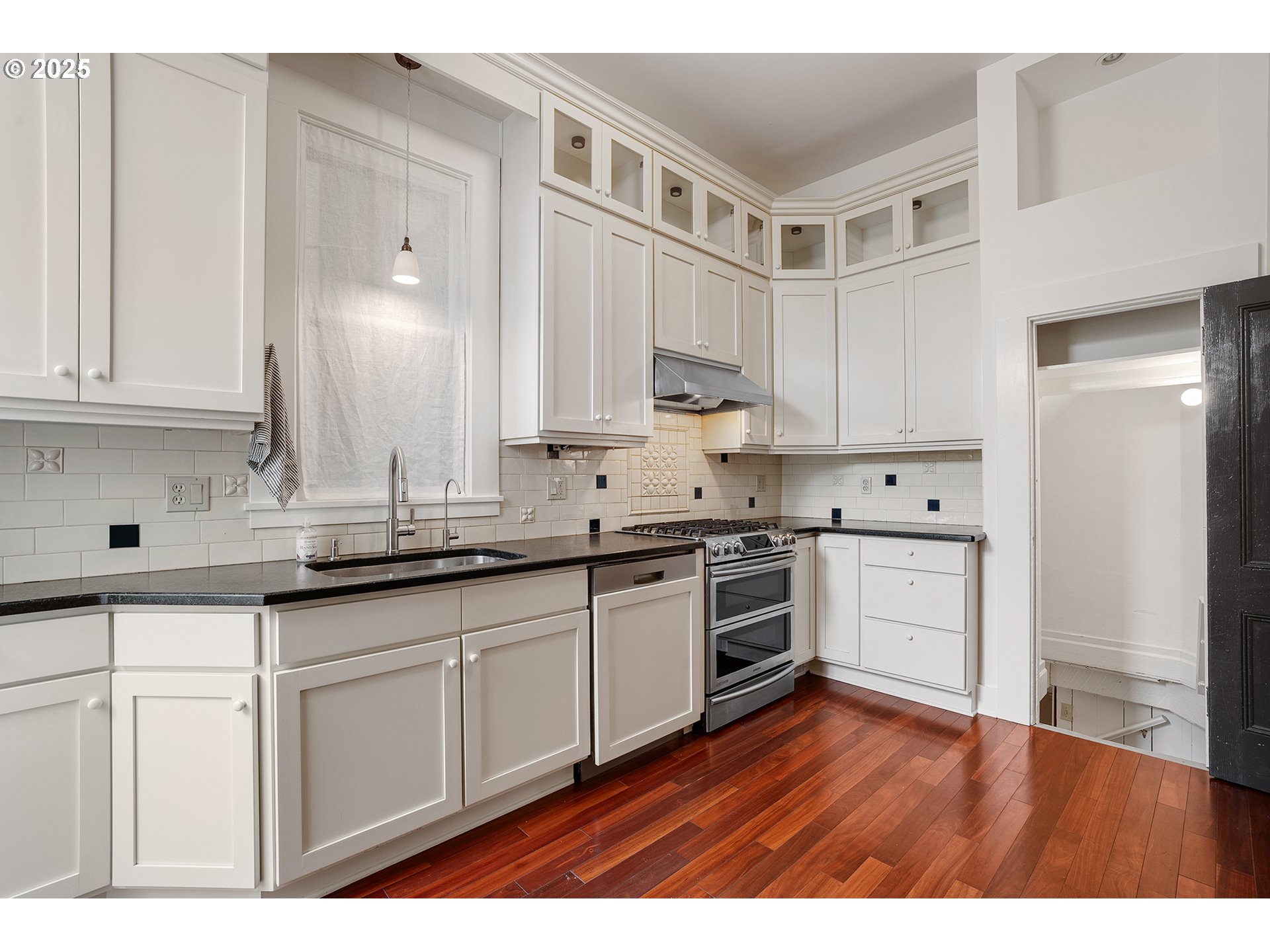 2373 Northwest Johnson Street Portland, OR 97210 - Photo 13 of 48