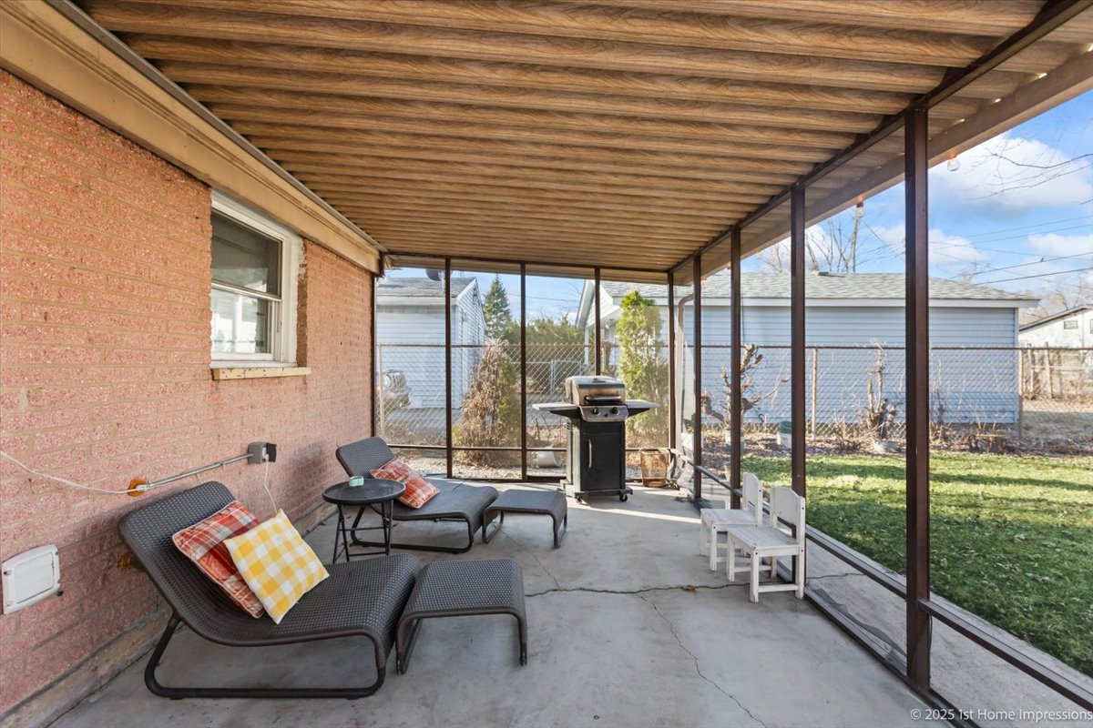 16340 Justine Street Markham, IL 60428 - Photo 17 of 19 a living room with furniture