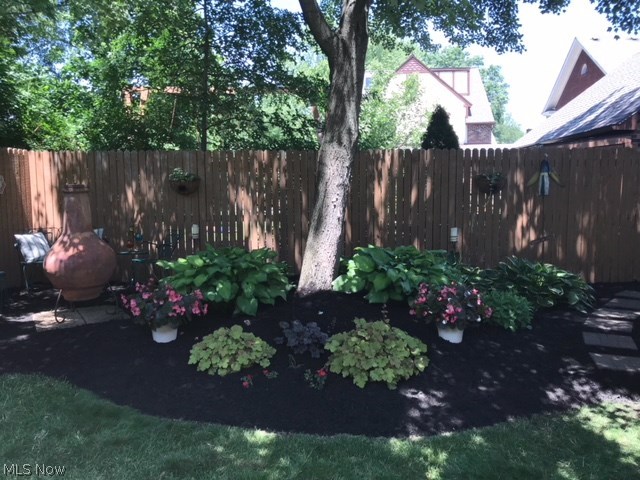 739 Ecton Road Akron, OH 44303 - Photo 32 of 34 PROFESSIONALLY LANDSCAPING - PERENNIALS WITH MATURE TREES - STONE WALKWAY