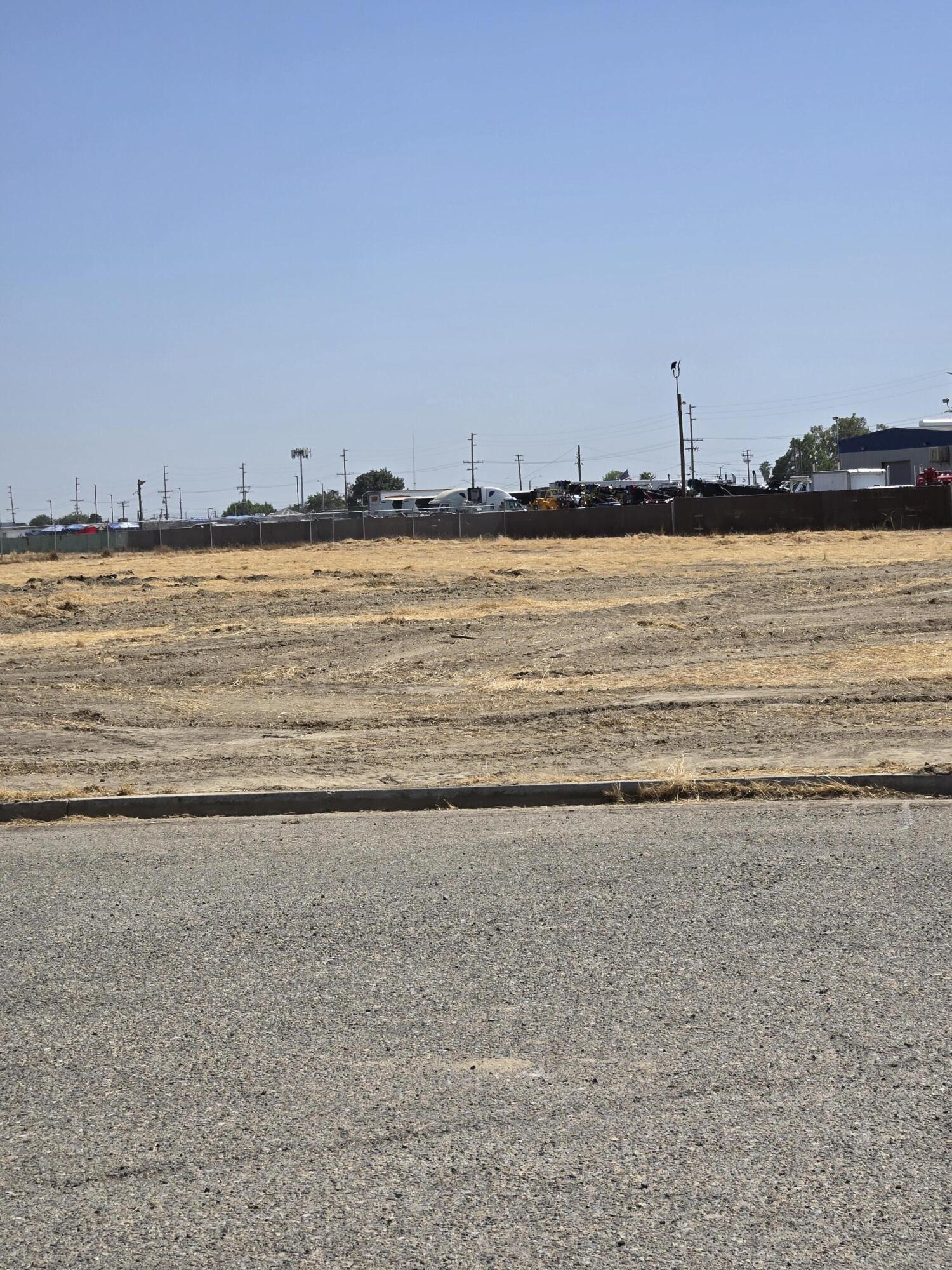 Q Place Tulare, CA 93274 - Photo 3 of 16