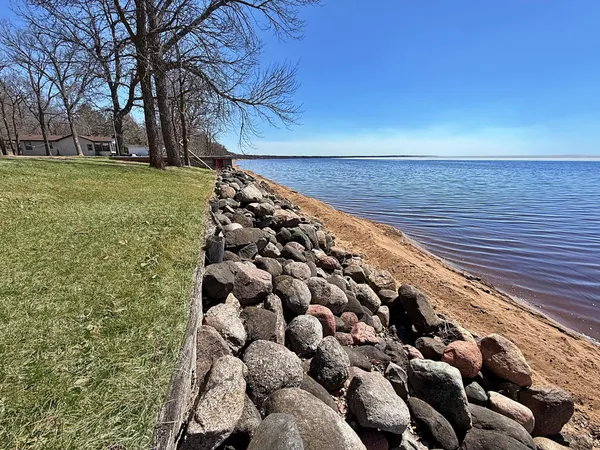 $500,000 | 33243 Highway 18, Aitkin, MN 56431