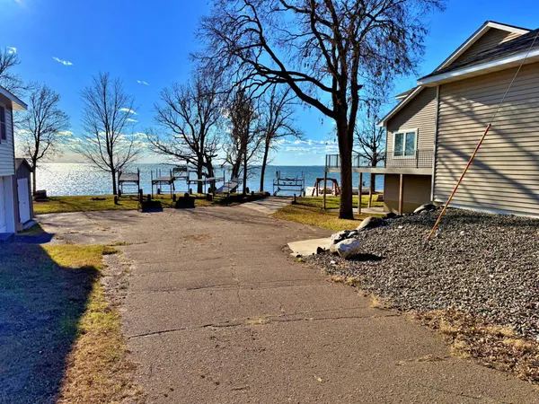 $500,000 | 33243 Highway 18, Aitkin, MN 56431
