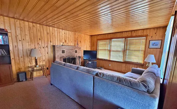 $500,000 | 33243 Highway 18, Aitkin, MN 56431