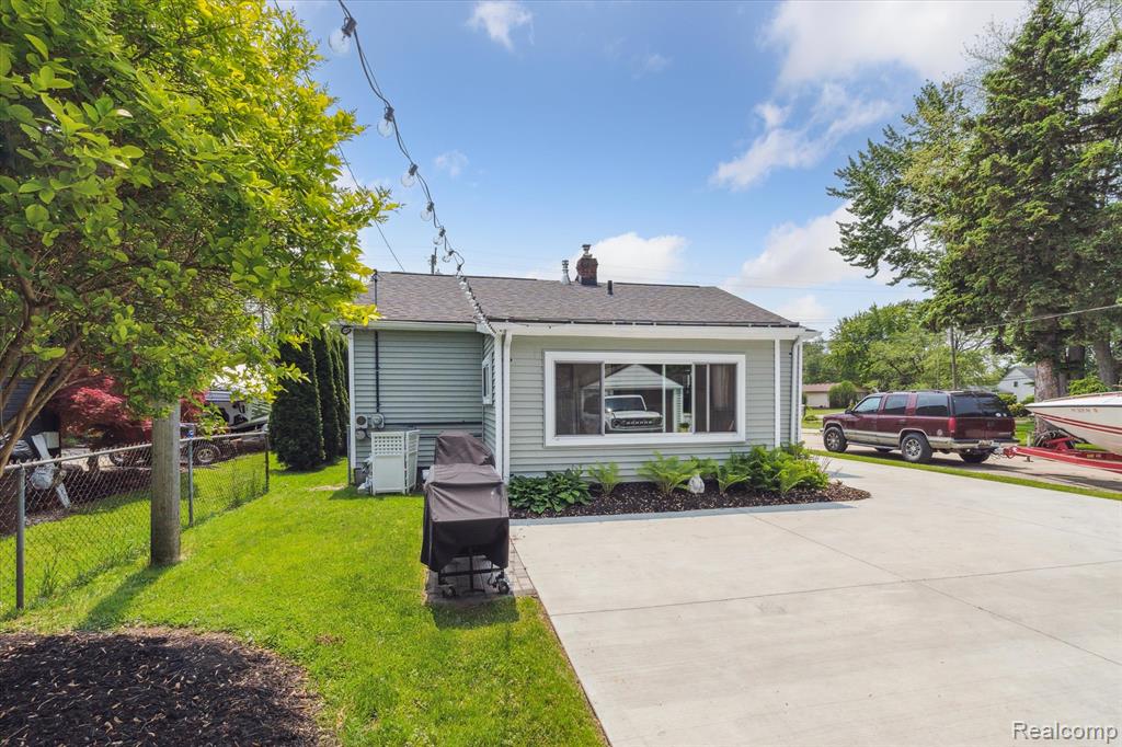 26905 South River Road Harrison Township, MI 48045 - Photo 24 of 42