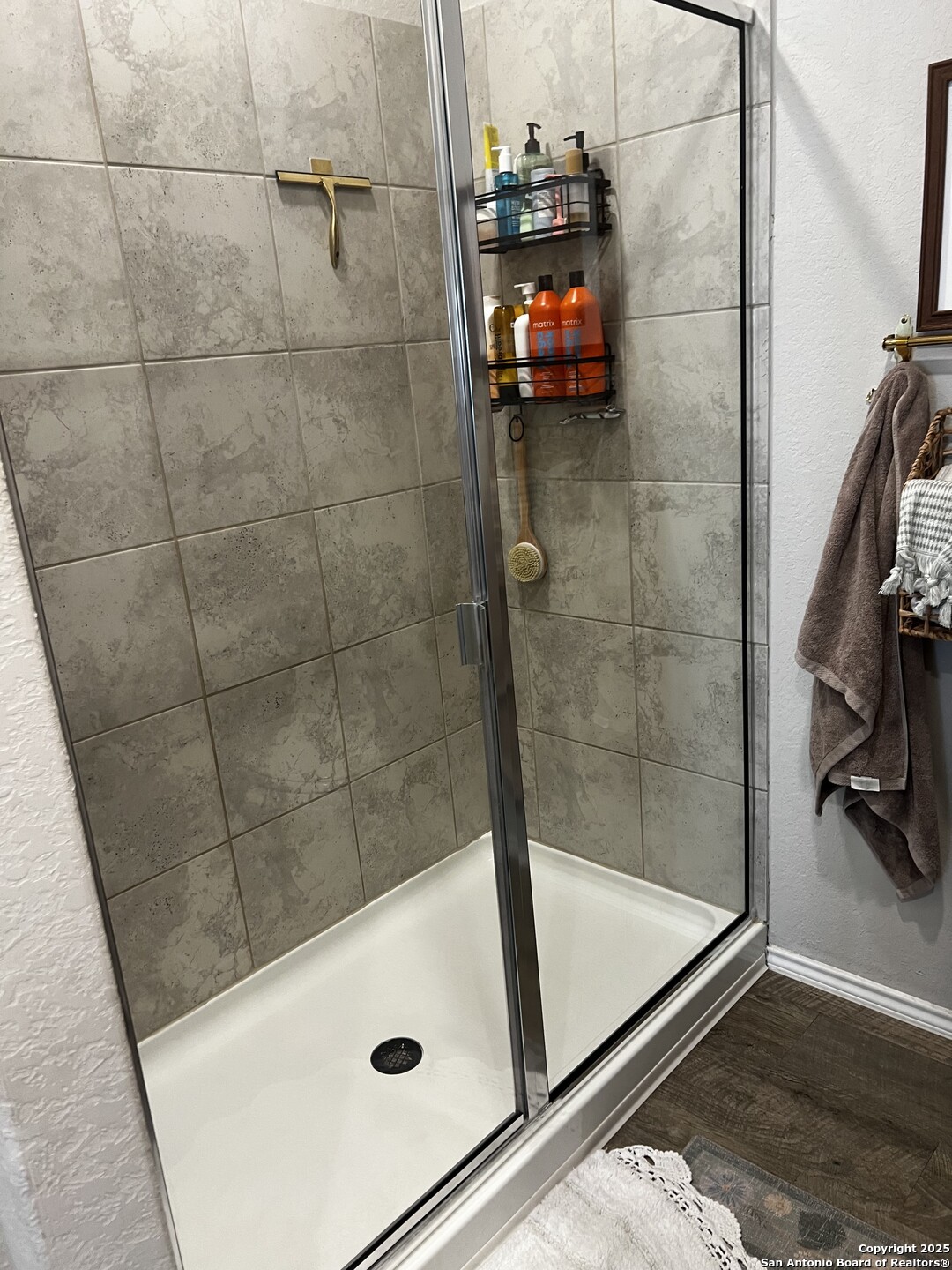 7602 Alameda Beach Converse, TX 78109 - Photo 13 of 23 a bathroom with a shower