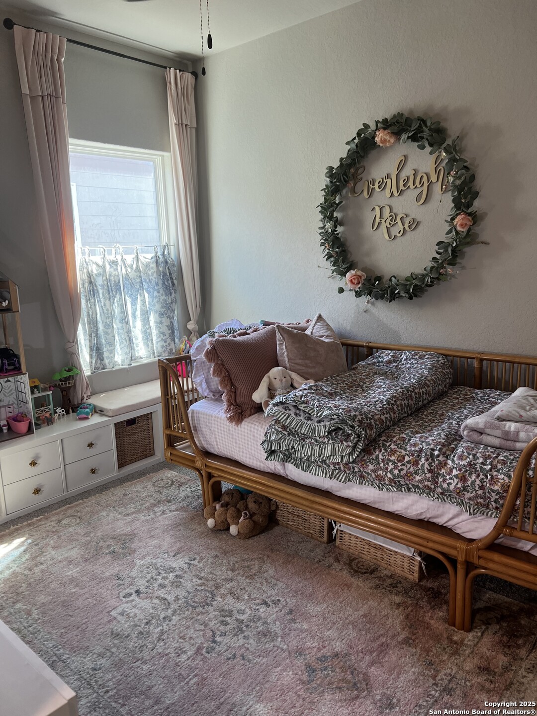 7602 Alameda Beach Converse, TX 78109 - Photo 18 of 23 a living room with furniture