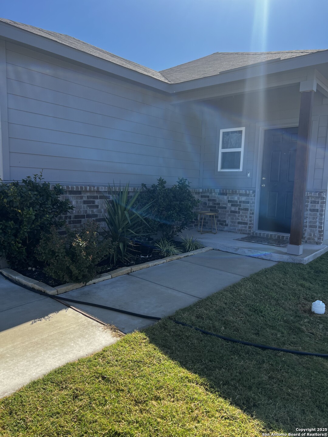 7602 Alameda Beach Converse, TX 78109 - Photo 2 of 23 a view of back yard of the house