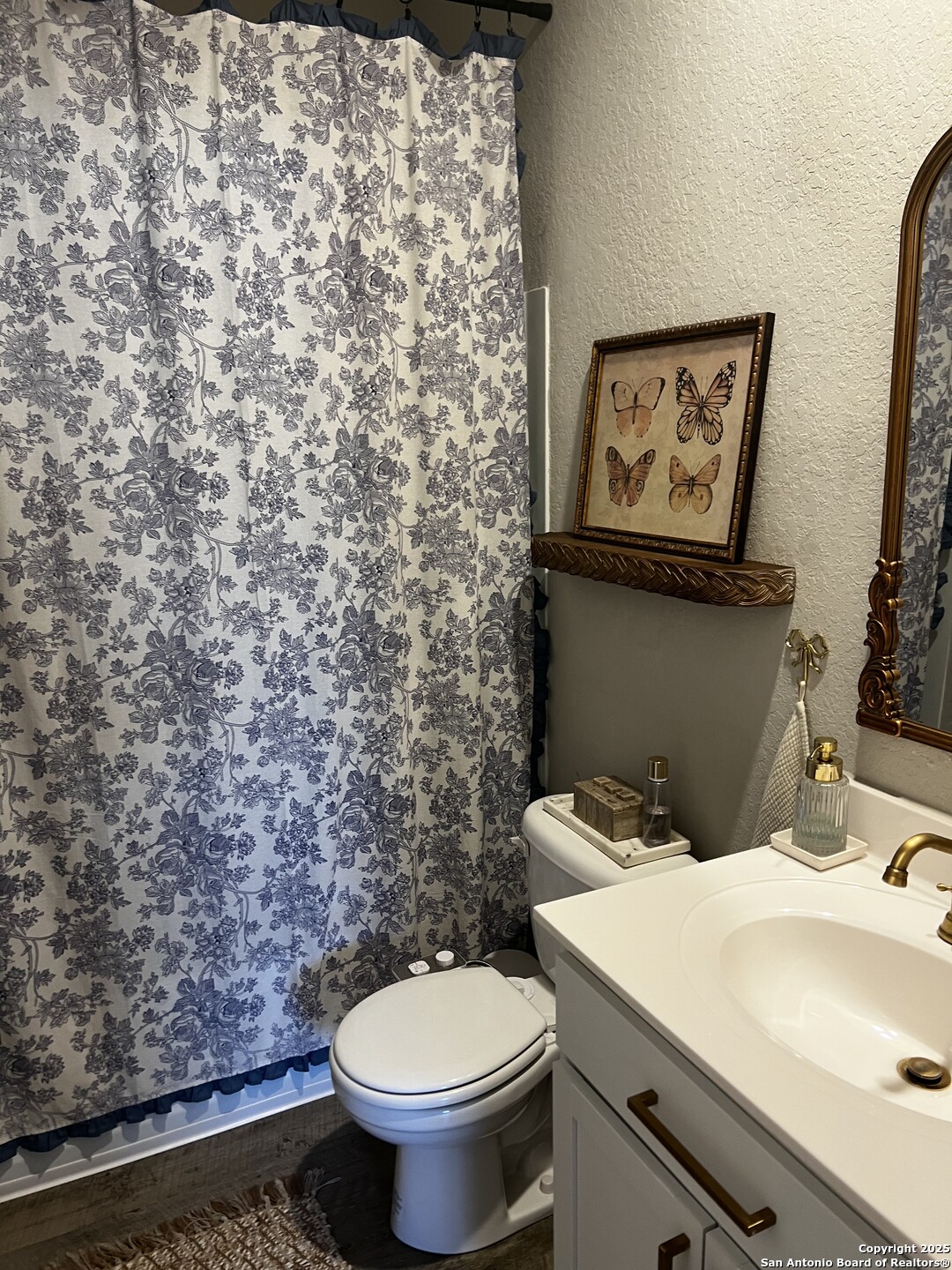 7602 Alameda Beach Converse, TX 78109 - Photo 33 of 39 a bathroom with a toilet and a sink