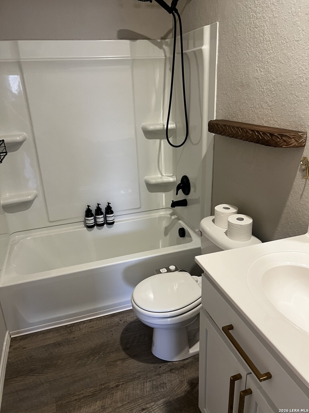 7602 Alameda Beach Converse, TX 78109 - Photo 34 of 39 a bathroom with a sink a toilet and a bathtub