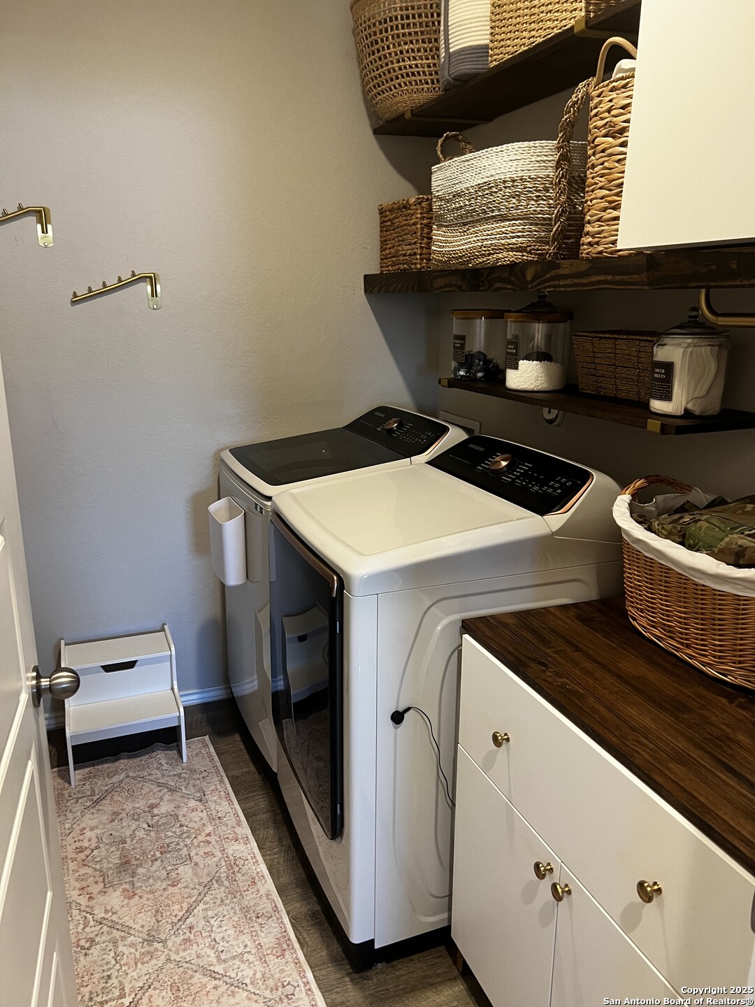 7602 Alameda Beach Converse, TX 78109 - Photo 35 of 39 a utility room with dryer and washer
