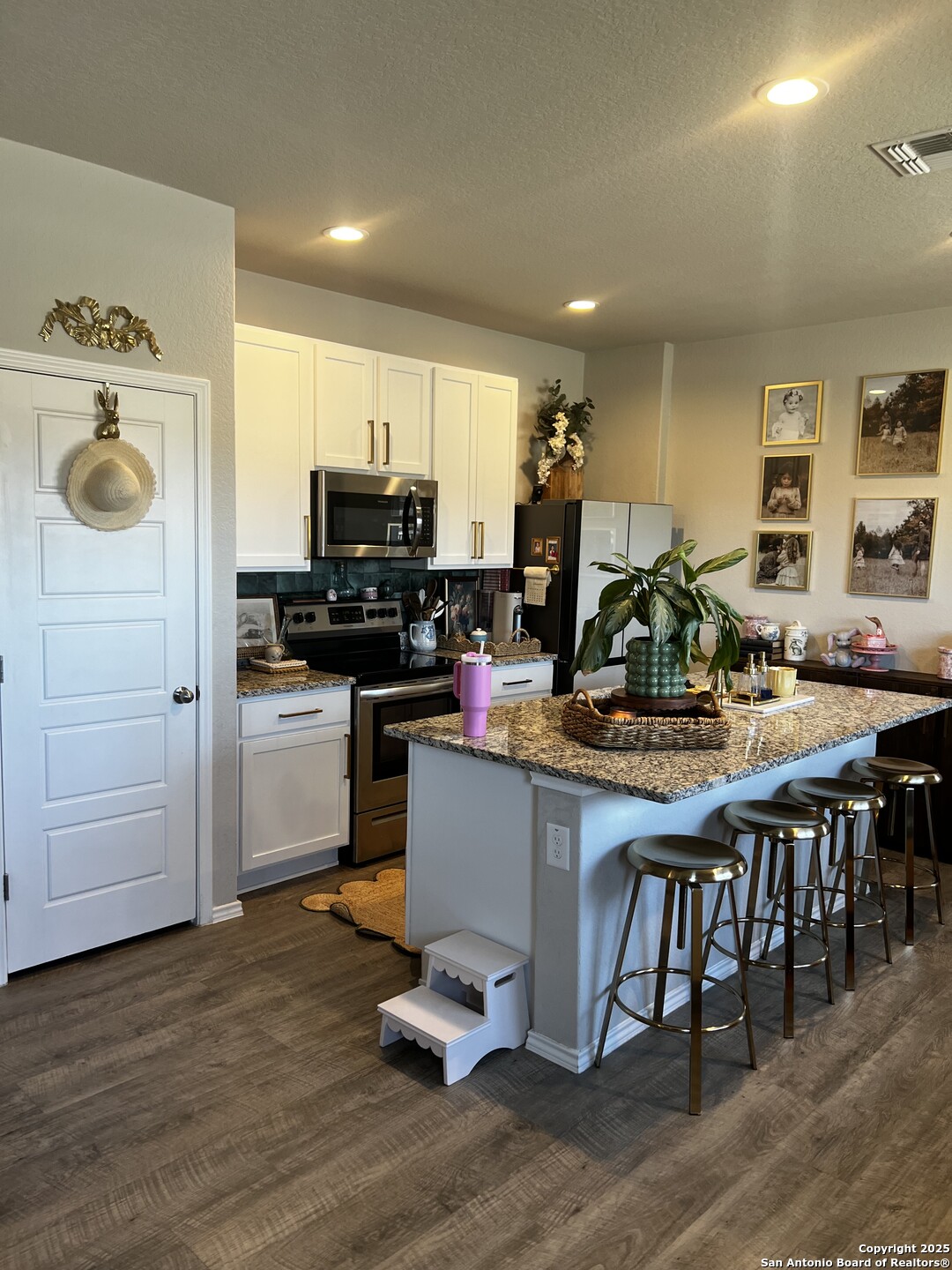 7602 Alameda Beach Converse, TX 78109 - Photo 7 of 23 a kitchen with sink cabinets and wooden floor