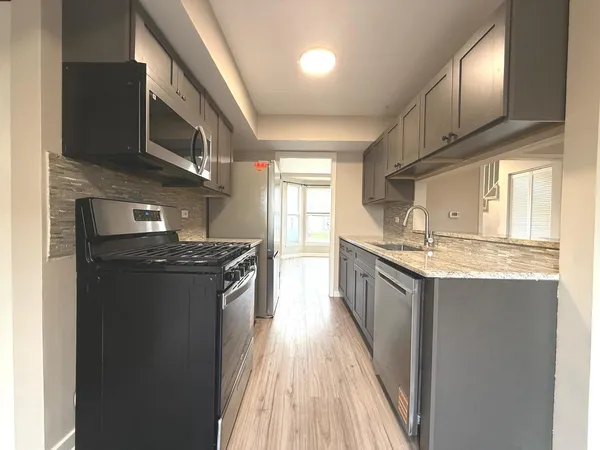 $2,500 | 750 Roosevelt Road, Unit 750, Hanover Park, IL 60133