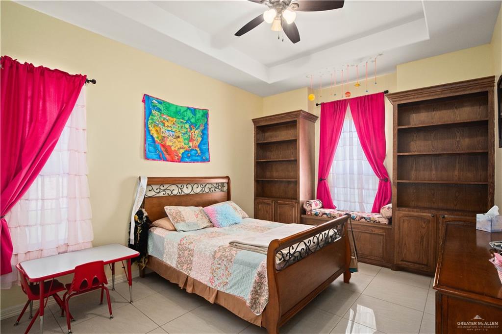 917 Beddoes Road La Feria, TX 78559 - Photo 12 of 20 a bedroom with a bed and a chair