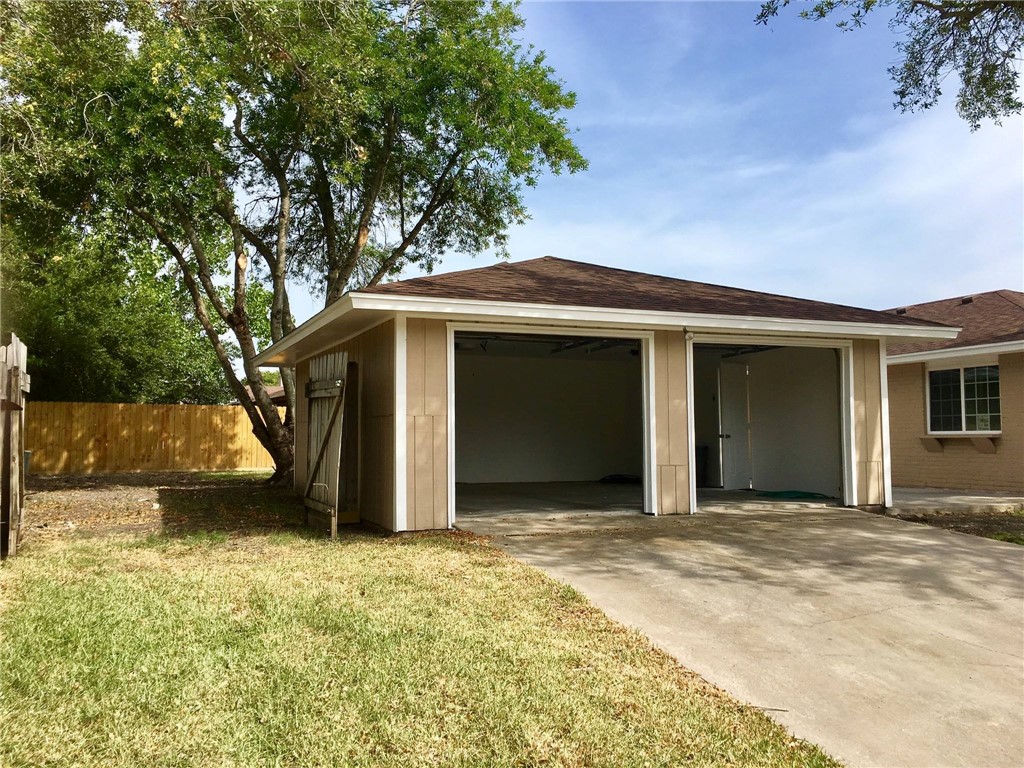 4202 Nicklaus Lane Corpus Christi, TX 78413 - Photo 1 of 8 a front view of a house with a garden