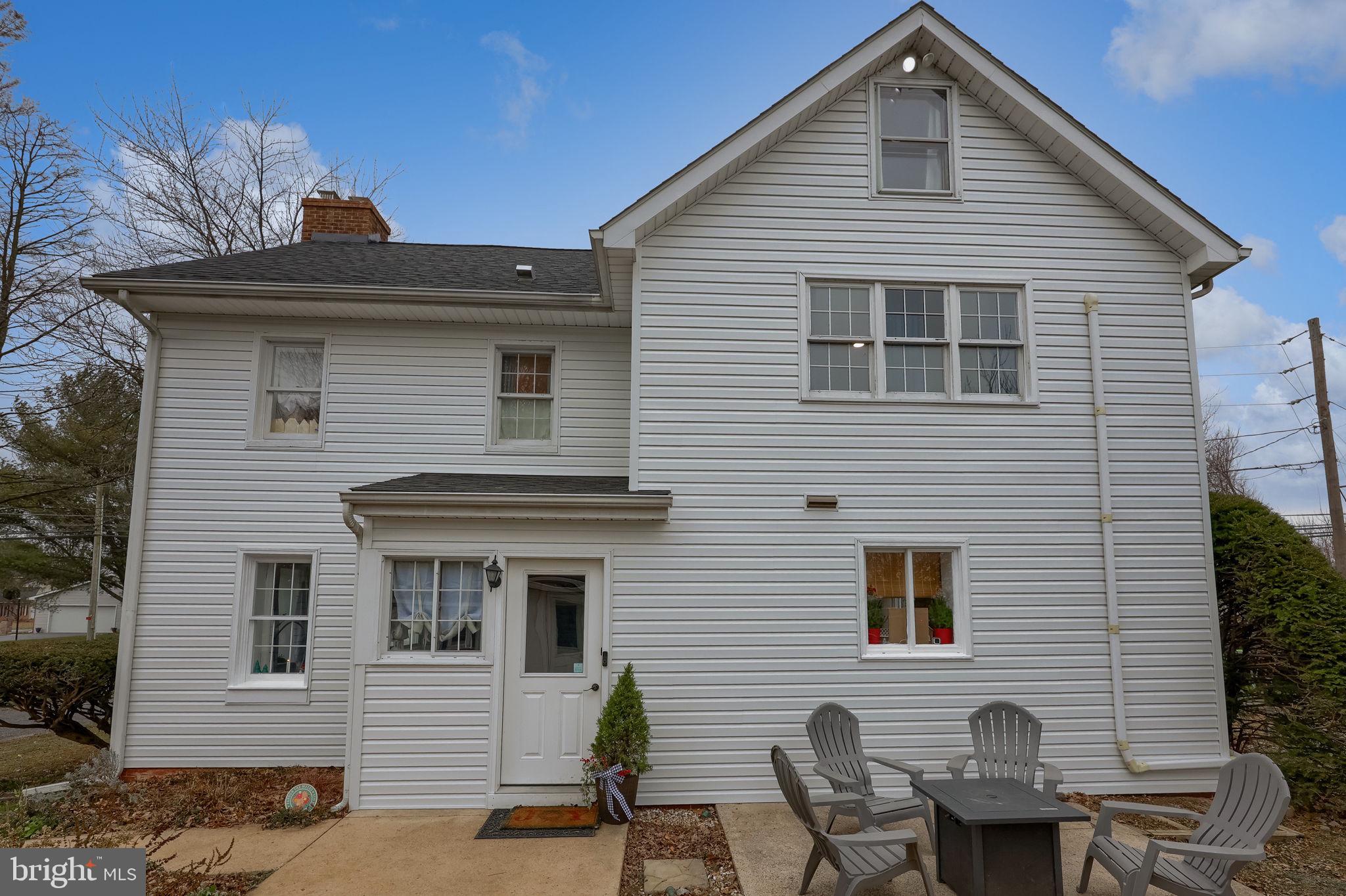 39 North Maple Avenue Leola, PA 17540 - Photo 36 of 44 a front view of a house with balcony