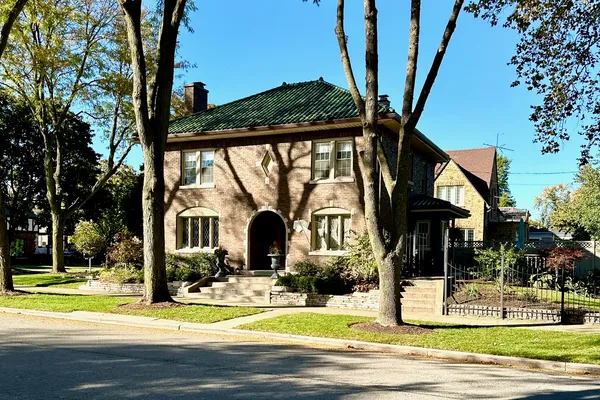 9955 South Hamilton Avenue, Chicago, IL 60643