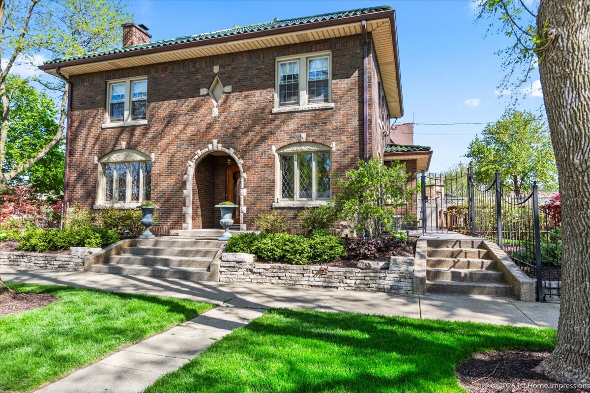 9955 South Hamilton Avenue Chicago, IL 60643 - Photo 1 of 31 front view of a house with a yard