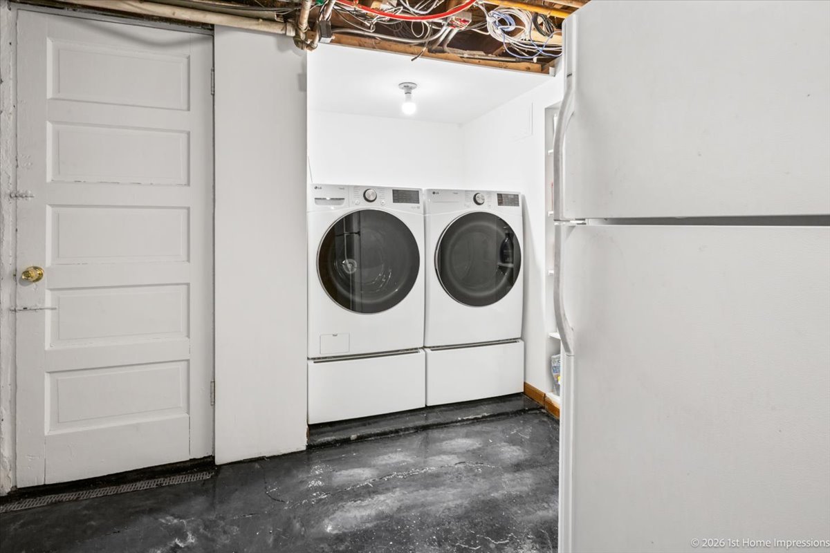 9955 South Hamilton Avenue Chicago, IL 60643 - Photo 28 of 31 a utility room with dryer and washer