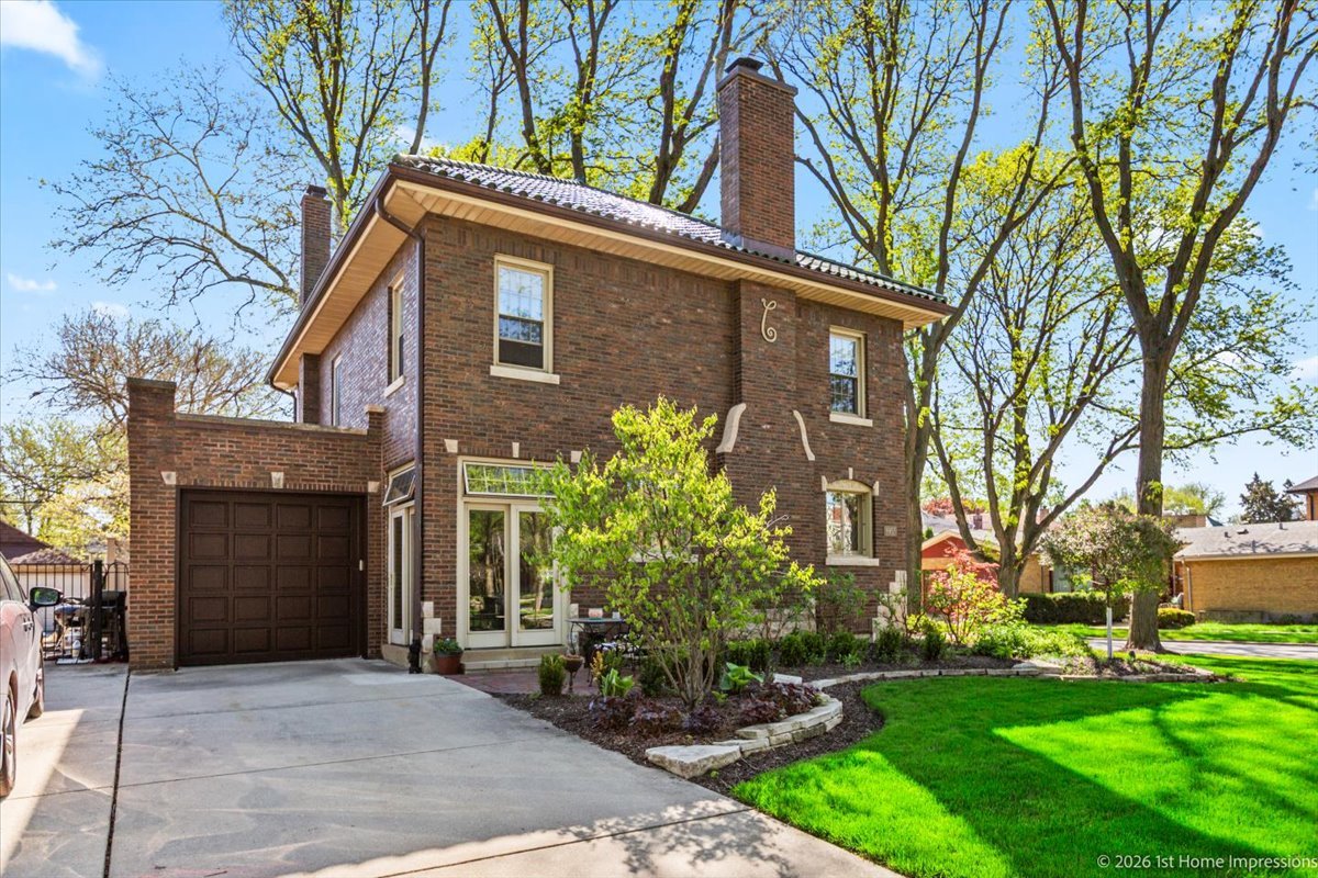9955 South Hamilton Avenue Chicago, IL 60643 - Photo 3 of 31 a front view of a house with garden