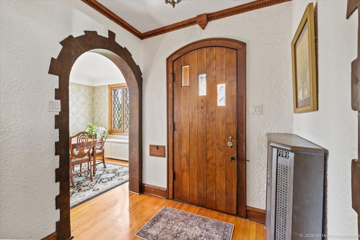9955 South Hamilton Avenue Chicago, IL 60643 - Photo 6 of 31 a view of hall way with mirror
