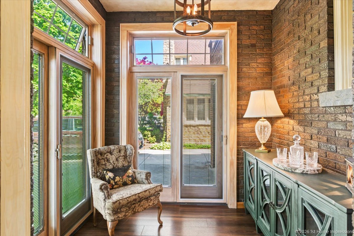 9955 South Hamilton Avenue Chicago, IL 60643 - Photo 9 of 31 a very nice looking room with a large window