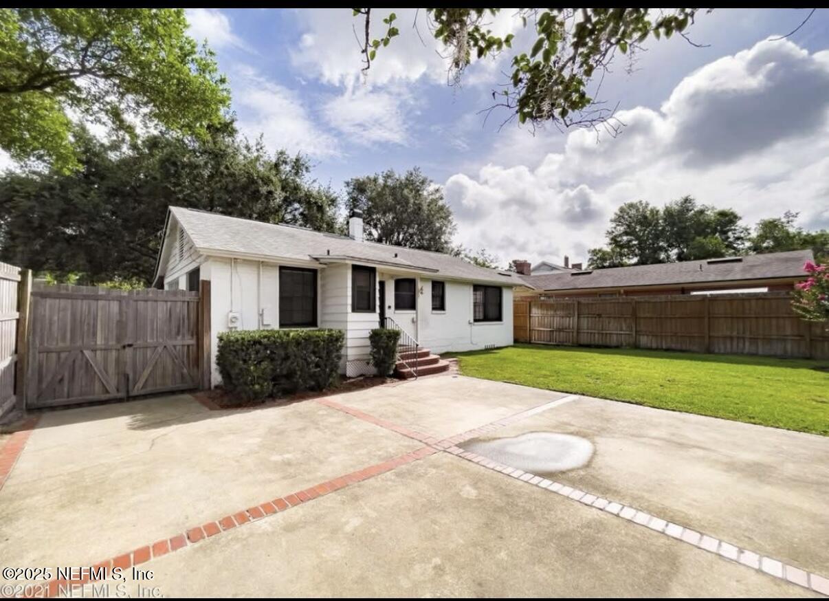 1802 Kingswood Road Jacksonville, FL 32207 - Photo 12 of 13 front view of a house with a yard