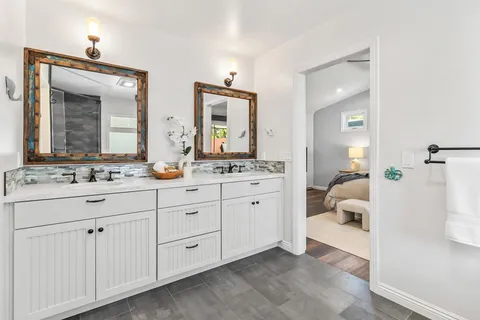 a en suite bathroom with double sink and a mirror
