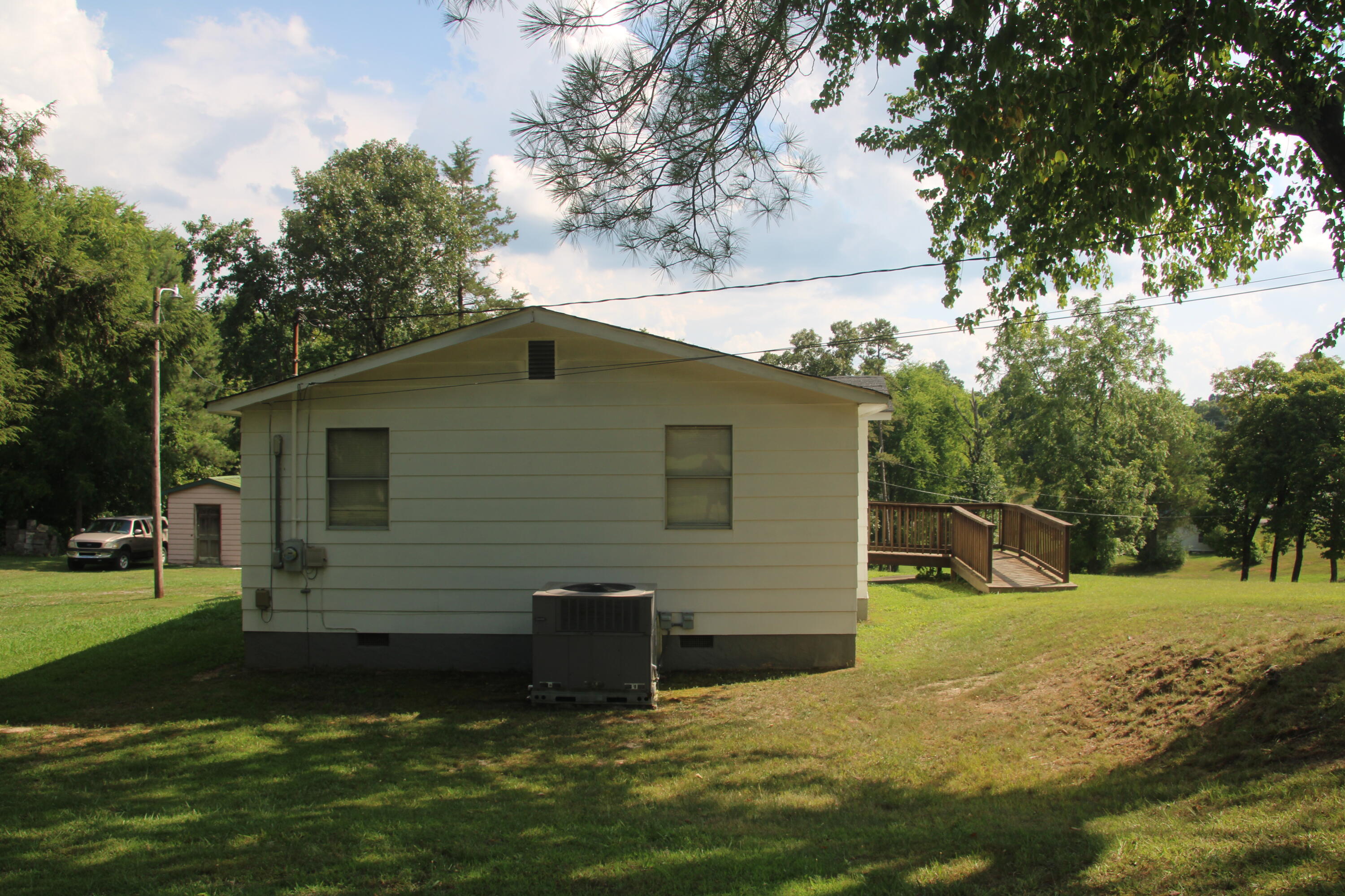 327 Burke Road Cleveland, TN 37323 - Photo 7 of 39 IMG_1121