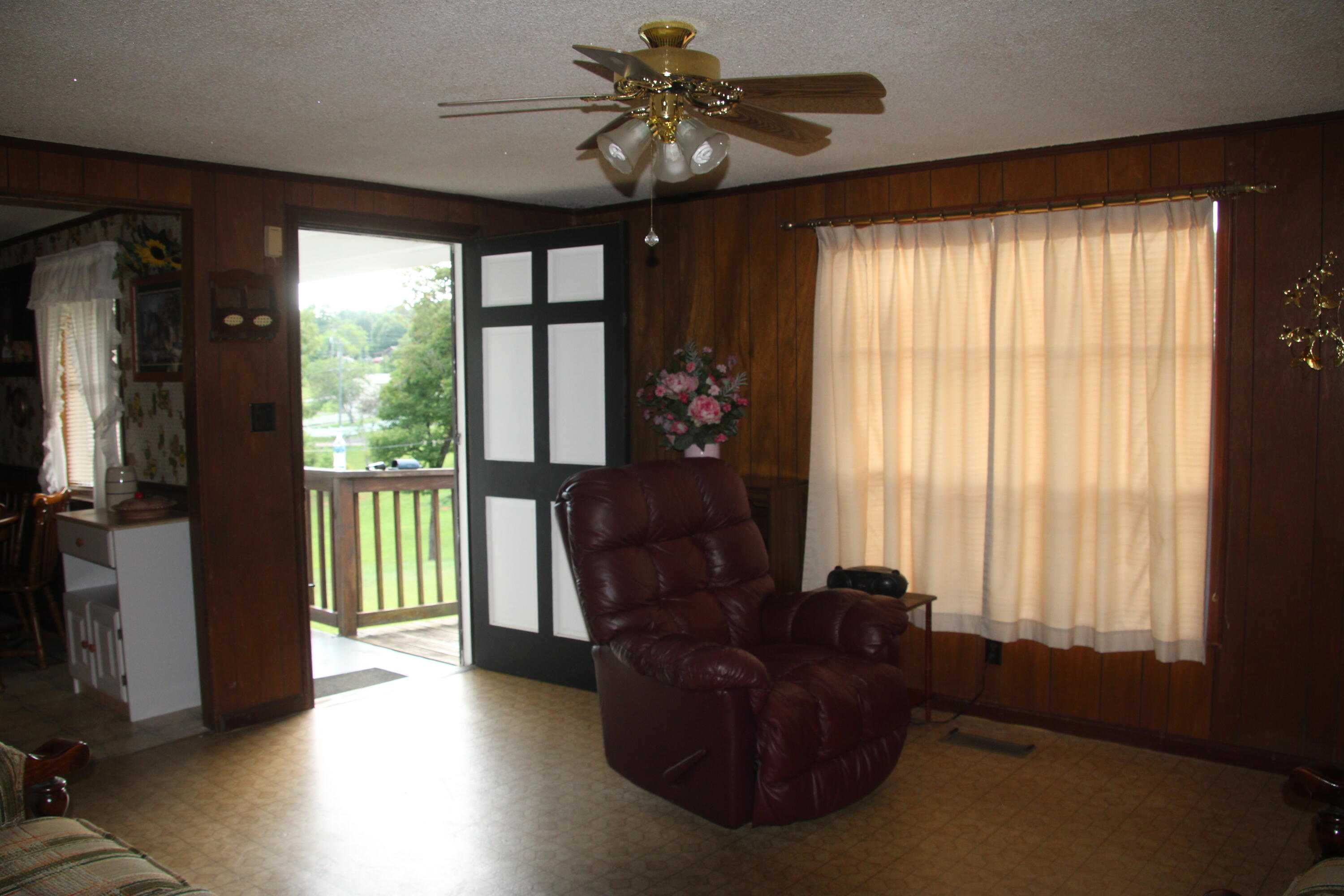 327 Burke Road Cleveland, TN 37323 - Photo 8 of 39 IMG_1137 (1)