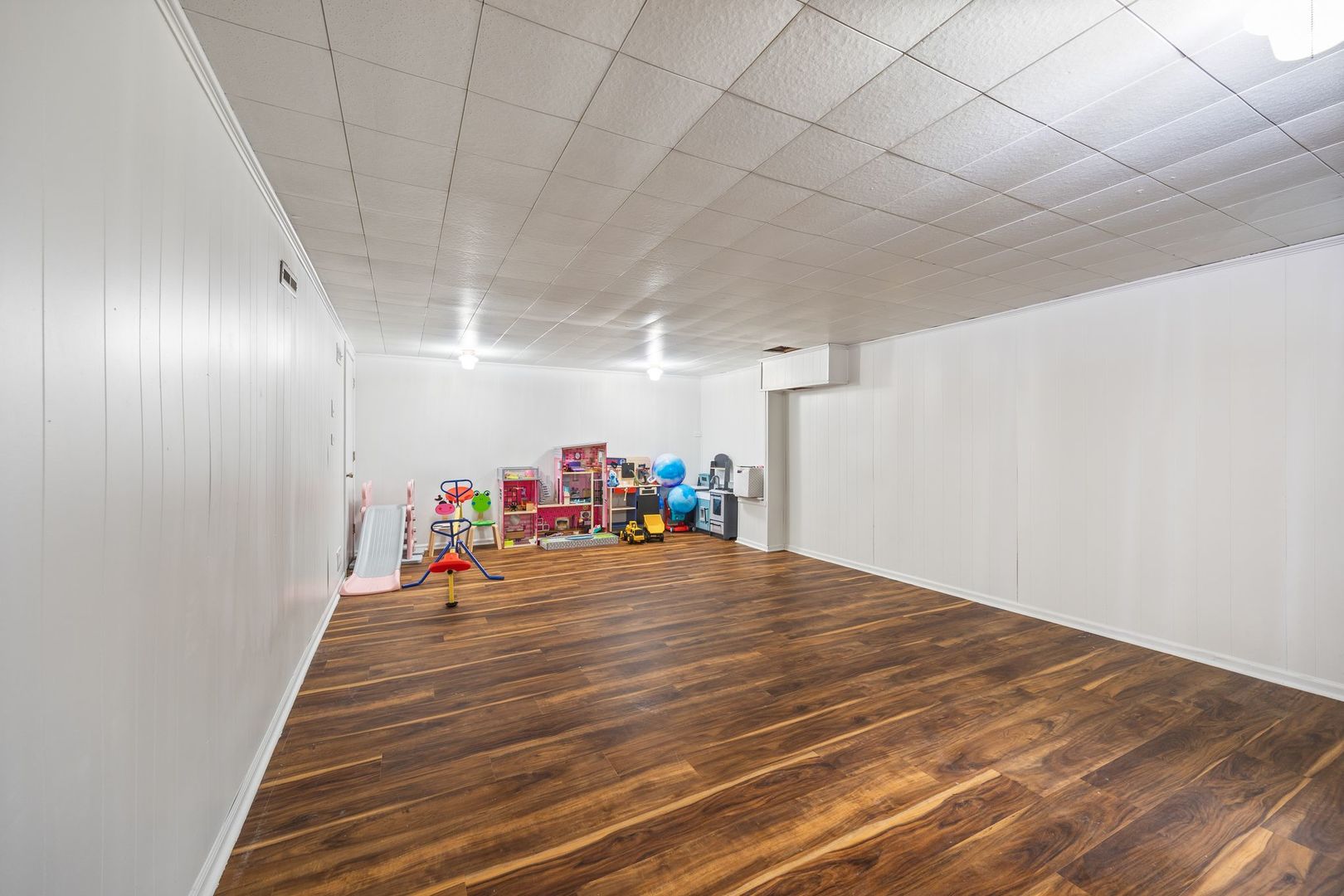 1145 Dell Road Northbrook, IL 60062 - Photo 16 of 22 a view of a hallway with stairs