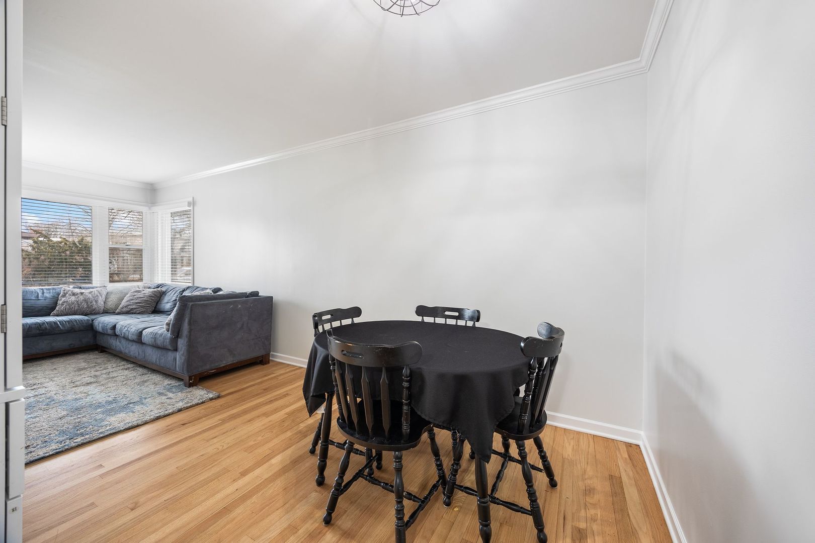 1145 Dell Road Northbrook, IL 60062 - Photo 8 of 22 a view of a livingroom with furniture and wooden floor