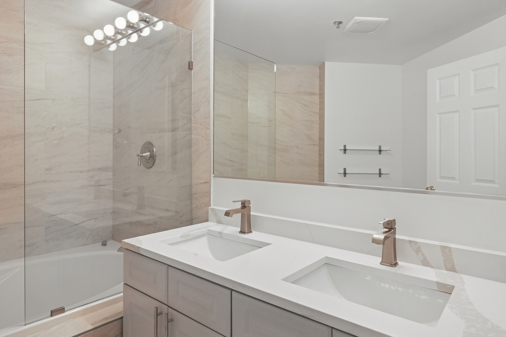 161 West Harrison Street, Unit 1007 Chicago, IL 60605 - Photo 19 of 35 a bathroom with a sink and a mirror