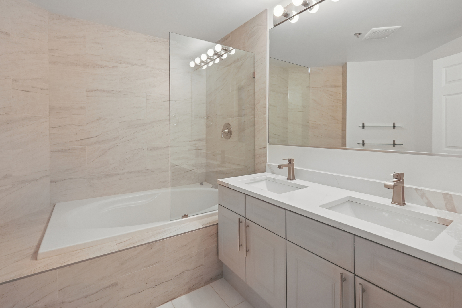 161 West Harrison Street, Unit 1007 Chicago, IL 60605 - Photo 21 of 35 a bathroom with a sink and a bathtub