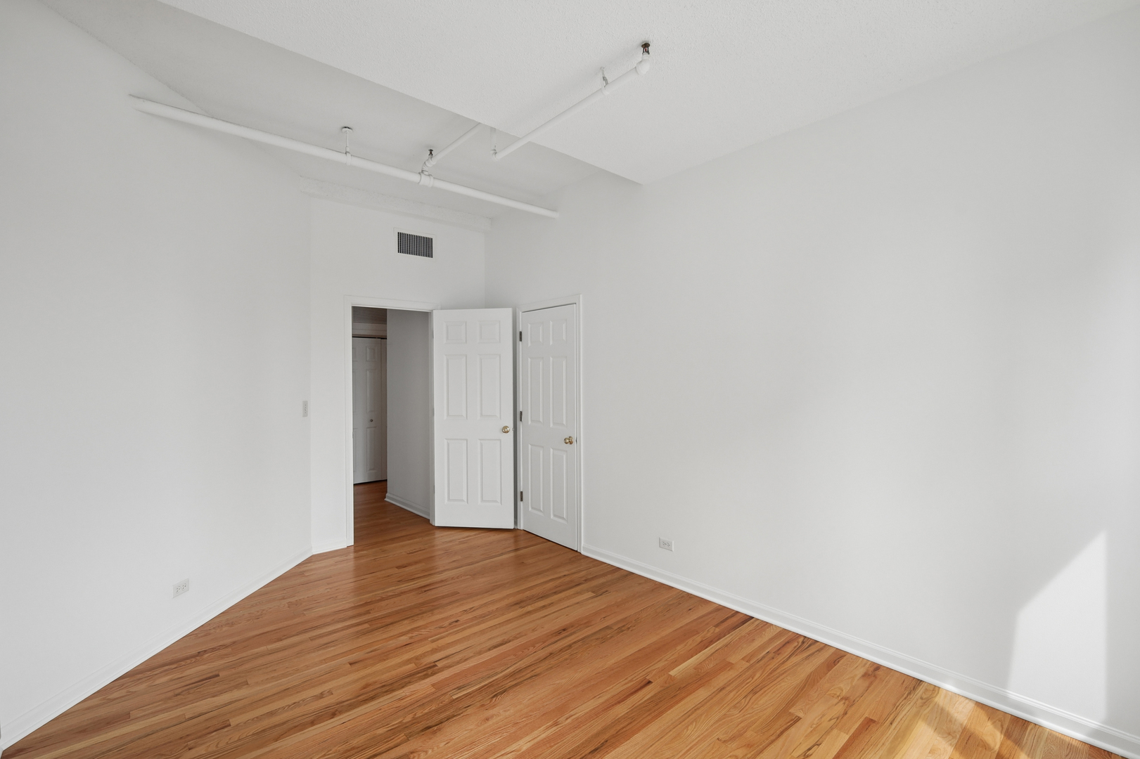 161 West Harrison Street, Unit 1007 Chicago, IL 60605 - Photo 25 of 35 a view of empty room with wooden floor and fan