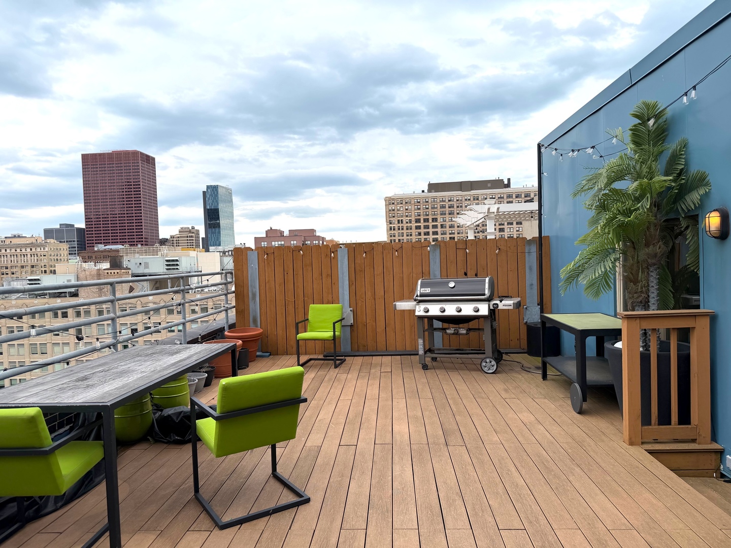 161 West Harrison Street, Unit 1007 Chicago, IL 60605 - Photo 33 of 35 a view of a terrace with sitting area